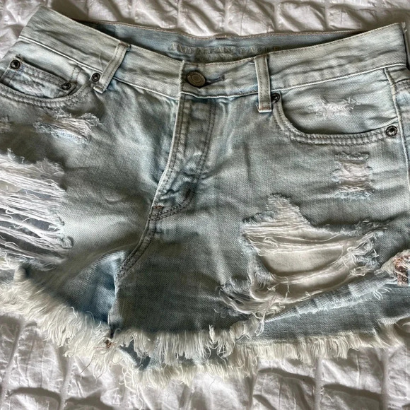 American Eagle distressed denim shorts - Picture 3 of 6